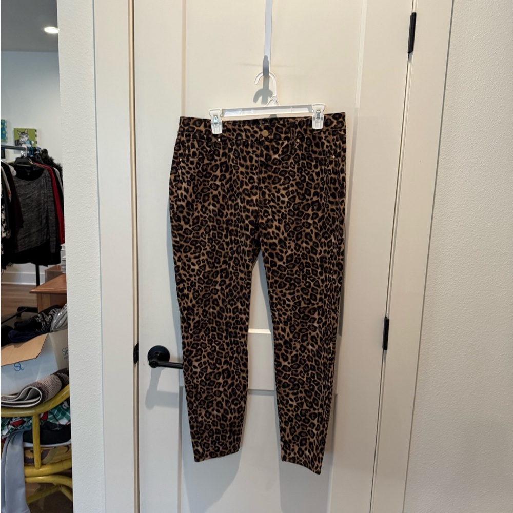 White House Black Market Ladies The Skinny Ankle Jean.  Animal Print, Size 12
